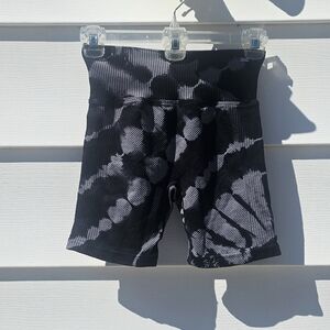 Tie-Dye Ribbed High-Waist Bike Shorts - Black & Gray